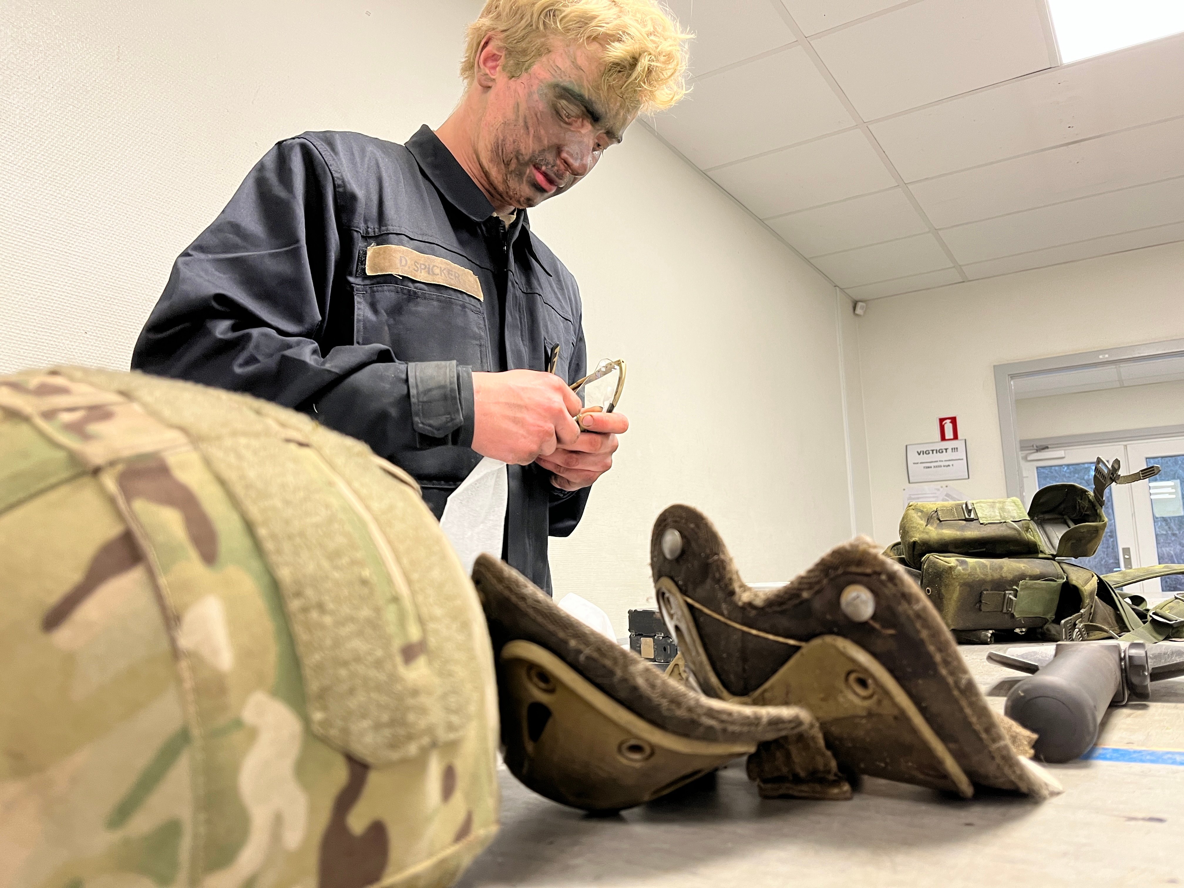 Terma Employee David Spicker Bruhn cleaning military equipment.