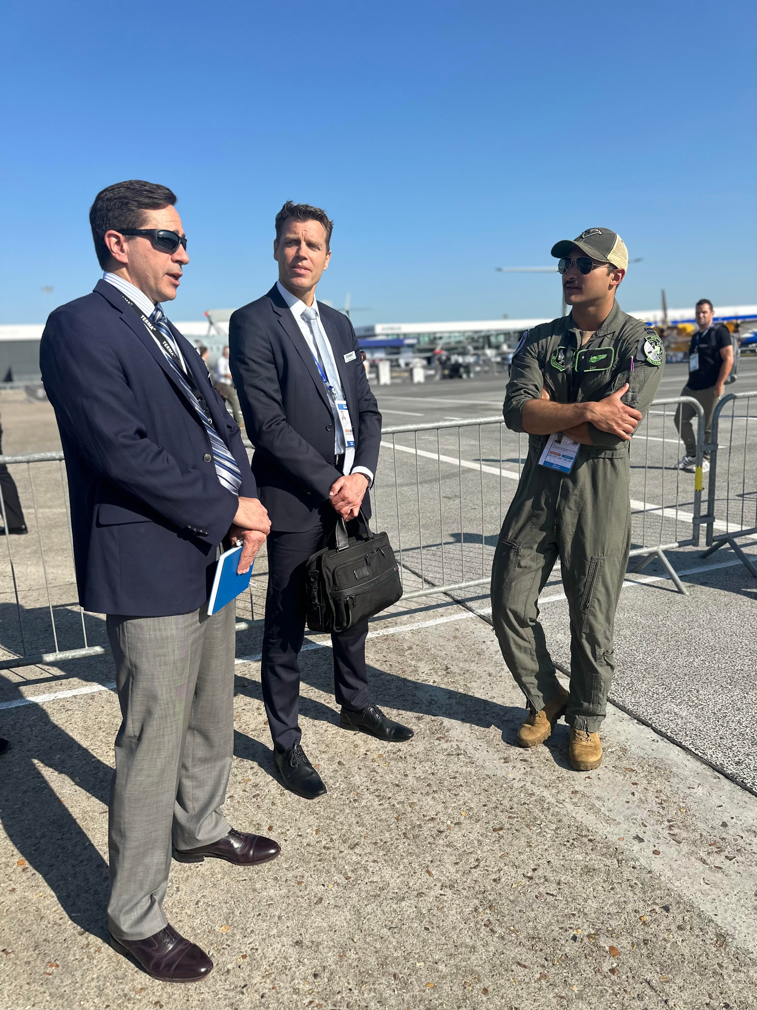 Terma employees with aircrews.